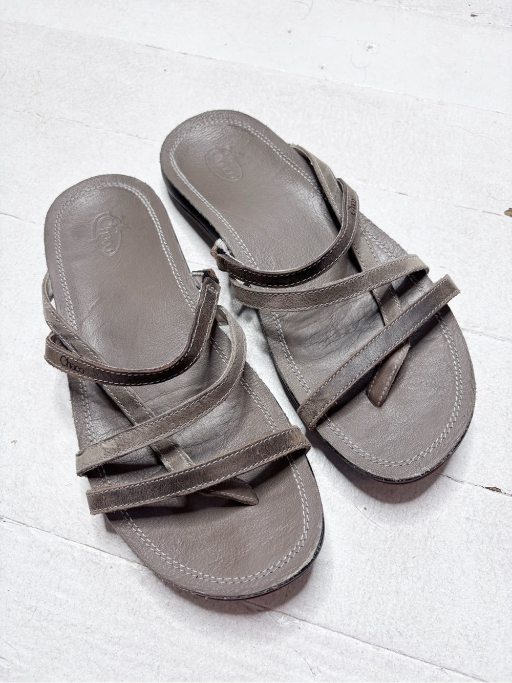 Chaco Cordova Slip On Strappy leather Sandals Taupe Grey Size 7 EUC